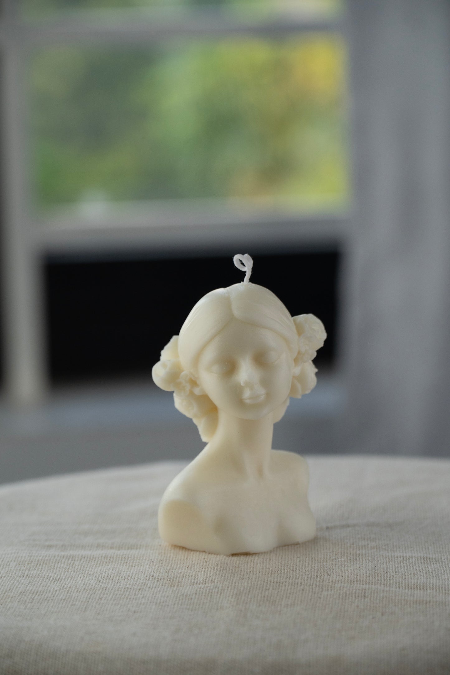 Elegant Lady Head Candle for Aesthetic Decor | Aromatherapy Relaxation